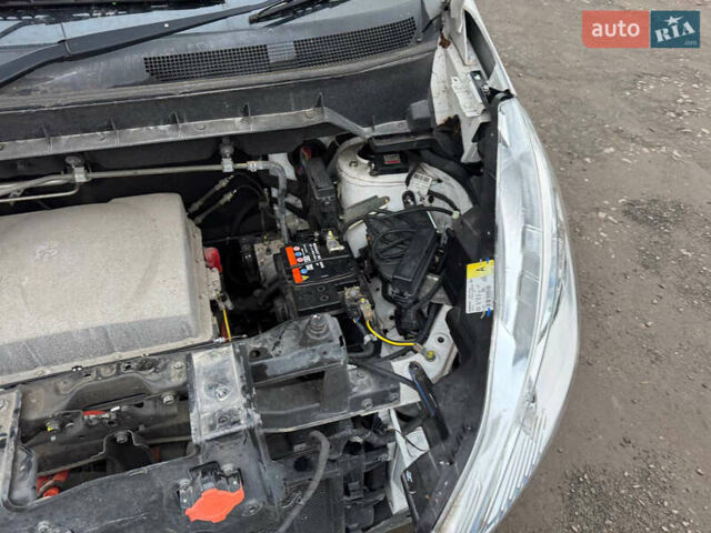 Белый Ниссан e-NV200, объемом двигателя 0 л и пробегом 200 тыс. км за 8950 $, фото 11 на Automoto.ua