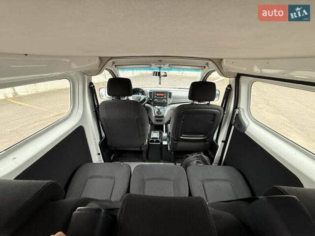 Белый Ниссан e-NV200, объемом двигателя 0 л и пробегом 50 тыс. км за 17899 $, фото 40 на Automoto.ua