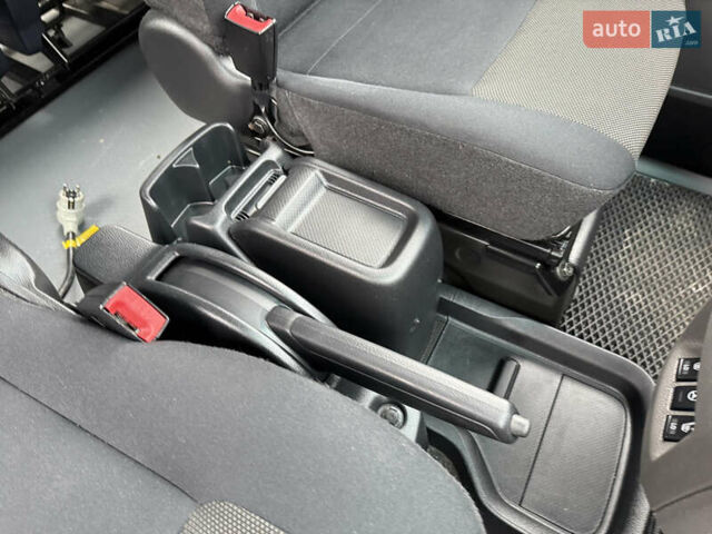 Белый Ниссан e-NV200, объемом двигателя 0 л и пробегом 50 тыс. км за 17899 $, фото 27 на Automoto.ua