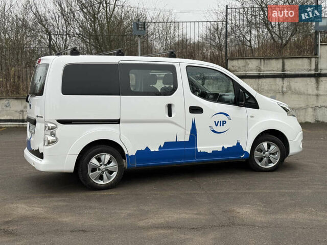 Белый Ниссан e-NV200, объемом двигателя 0 л и пробегом 50 тыс. км за 17899 $, фото 17 на Automoto.ua