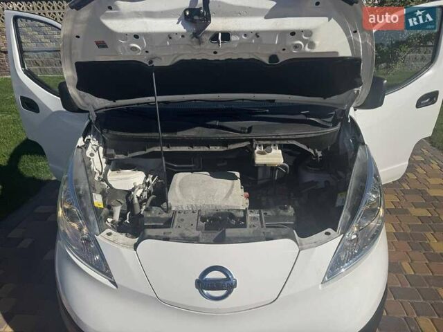Белый Ниссан e-NV200, объемом двигателя 0 л и пробегом 65 тыс. км за 14800 $, фото 21 на Automoto.ua