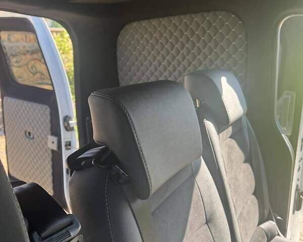 Белый Ниссан e-NV200, объемом двигателя 0 л и пробегом 65 тыс. км за 14800 $, фото 16 на Automoto.ua