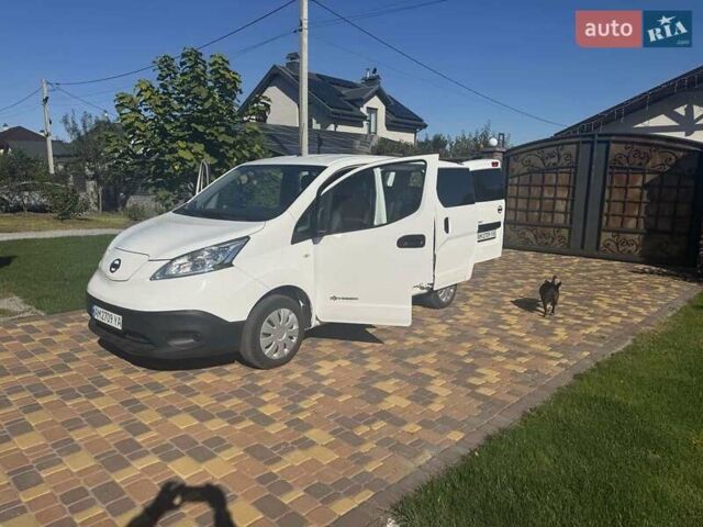 Белый Ниссан e-NV200, объемом двигателя 0 л и пробегом 65 тыс. км за 14800 $, фото 18 на Automoto.ua