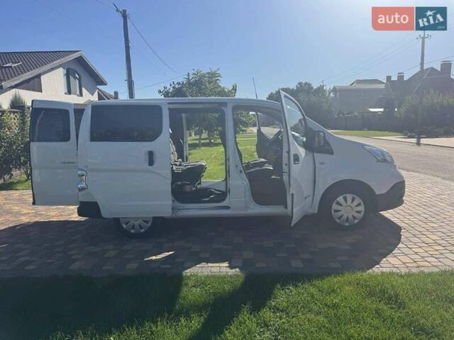 Белый Ниссан e-NV200, объемом двигателя 0 л и пробегом 65 тыс. км за 14800 $, фото 17 на Automoto.ua