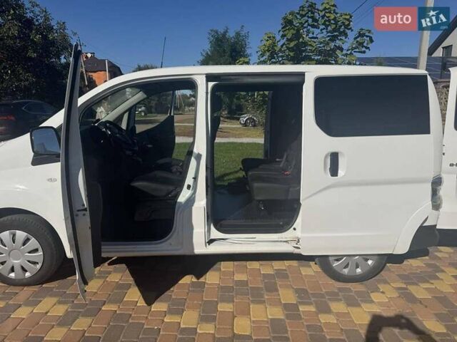 Белый Ниссан e-NV200, объемом двигателя 0 л и пробегом 65 тыс. км за 14800 $, фото 19 на Automoto.ua