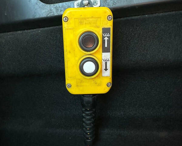 Білий Ніссан e-NV200, об'ємом двигуна 0 л та пробігом 69 тис. км за 14900 $, фото 10 на Automoto.ua