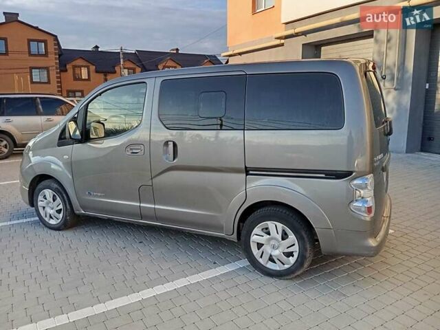 Бежевый Ниссан e-NV200, объемом двигателя 0 л и пробегом 133 тыс. км за 9400 $, фото 3 на Automoto.ua