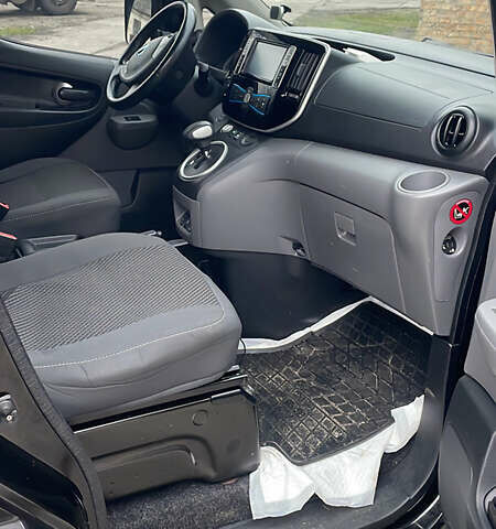 Черный Ниссан e-NV200, объемом двигателя 0 л и пробегом 197 тыс. км за 18000 $, фото 5 на Automoto.ua