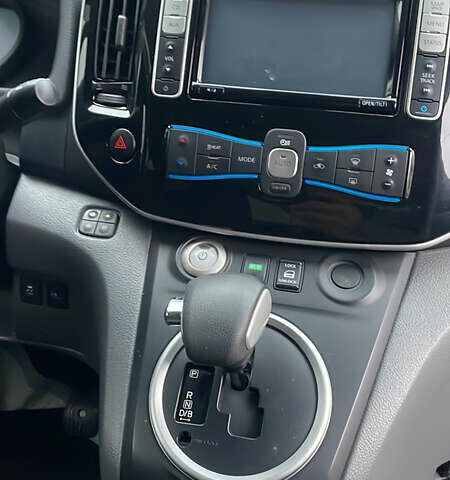 Черный Ниссан e-NV200, объемом двигателя 0 л и пробегом 197 тыс. км за 18000 $, фото 6 на Automoto.ua