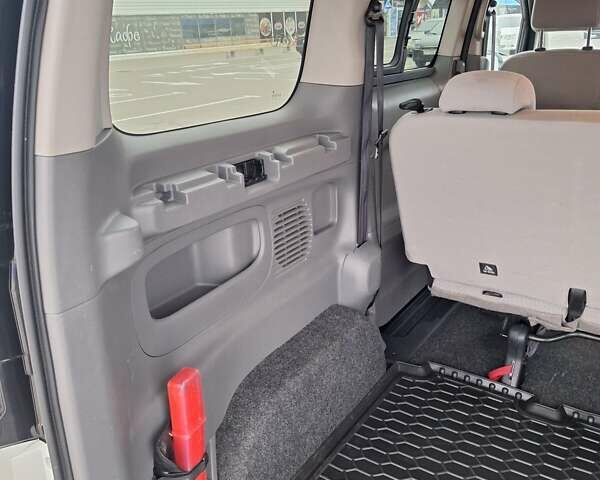 Чорний Ніссан e-NV200, об'ємом двигуна 0 л та пробігом 92 тис. км за 10700 $, фото 6 на Automoto.ua