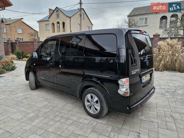 Черный Ниссан e-NV200, объемом двигателя 0 л и пробегом 145 тыс. км за 10500 $, фото 2 на Automoto.ua