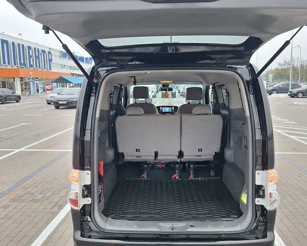 Чорний Ніссан e-NV200, об'ємом двигуна 0 л та пробігом 92 тис. км за 10700 $, фото 30 на Automoto.ua