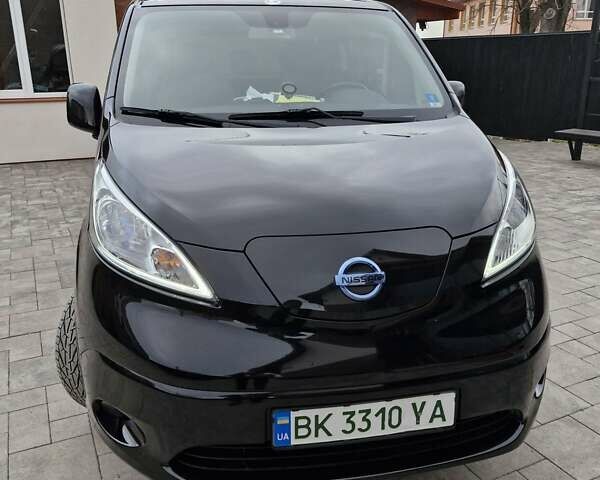 Черный Ниссан e-NV200, объемом двигателя 0 л и пробегом 145 тыс. км за 10500 $, фото 9 на Automoto.ua