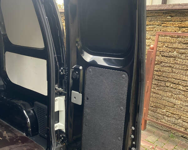 Черный Ниссан e-NV200, объемом двигателя 0 л и пробегом 48 тыс. км за 10850 $, фото 23 на Automoto.ua