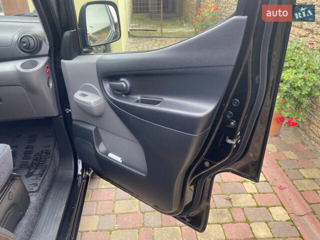 Черный Ниссан e-NV200, объемом двигателя 0 л и пробегом 48 тыс. км за 10850 $, фото 27 на Automoto.ua