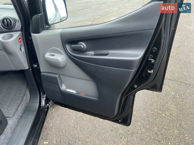 Черный Ниссан e-NV200, объемом двигателя 0 л и пробегом 48 тыс. км за 10500 $, фото 39 на Automoto.ua