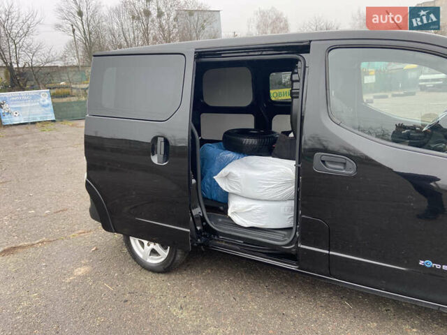 Черный Ниссан e-NV200, объемом двигателя 0 л и пробегом 48 тыс. км за 10500 $, фото 33 на Automoto.ua