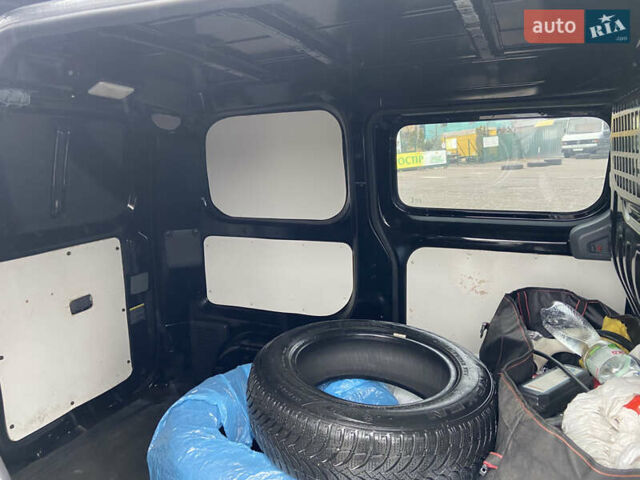 Черный Ниссан e-NV200, объемом двигателя 0 л и пробегом 48 тыс. км за 10500 $, фото 36 на Automoto.ua