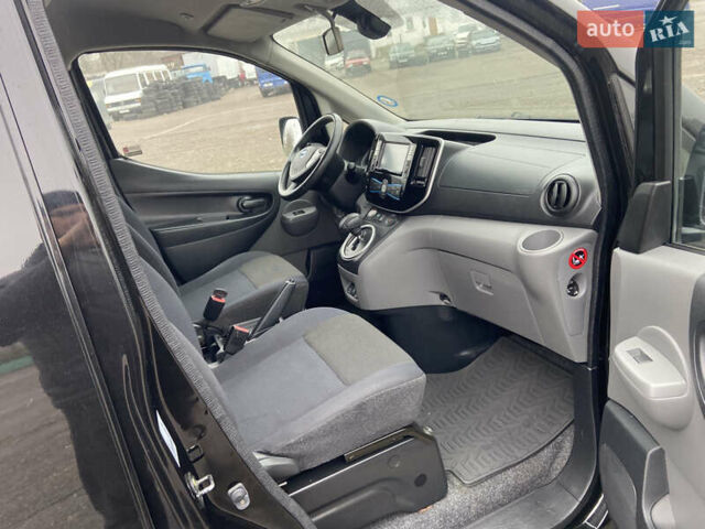 Черный Ниссан e-NV200, объемом двигателя 0 л и пробегом 48 тыс. км за 10500 $, фото 37 на Automoto.ua