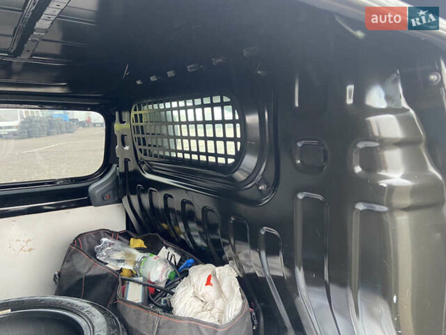 Черный Ниссан e-NV200, объемом двигателя 0 л и пробегом 48 тыс. км за 10500 $, фото 32 на Automoto.ua