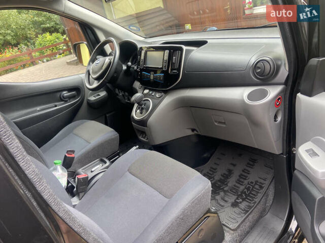 Черный Ниссан e-NV200, объемом двигателя 0 л и пробегом 48 тыс. км за 10850 $, фото 25 на Automoto.ua