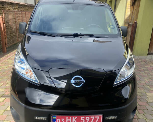 Черный Ниссан e-NV200, объемом двигателя 0 л и пробегом 48 тыс. км за 10850 $, фото 1 на Automoto.ua