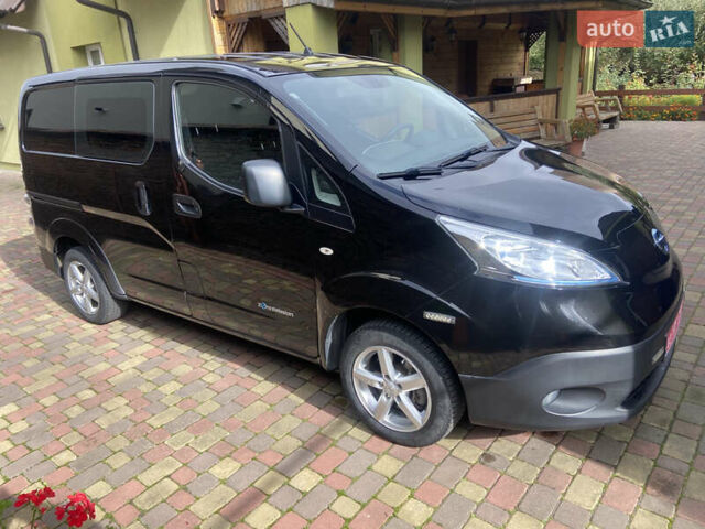 Черный Ниссан e-NV200, объемом двигателя 0 л и пробегом 48 тыс. км за 10850 $, фото 2 на Automoto.ua