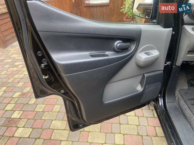 Черный Ниссан e-NV200, объемом двигателя 0 л и пробегом 48 тыс. км за 10850 $, фото 14 на Automoto.ua