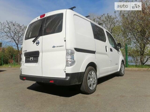 Чорний Ніссан e-NV200, об'ємом двигуна 0 л та пробігом 91 тис. км за 14200 $, фото 12 на Automoto.ua