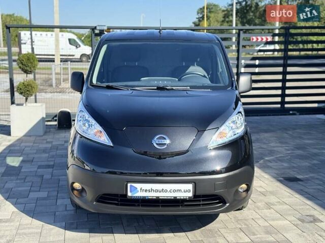 Черный Ниссан e-NV200, объемом двигателя 0 л и пробегом 32 тыс. км за 16900 $, фото 1 на Automoto.ua