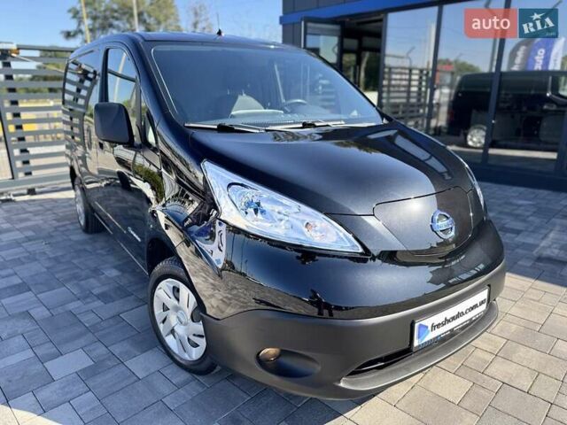 Черный Ниссан e-NV200, объемом двигателя 0 л и пробегом 32 тыс. км за 16900 $, фото 5 на Automoto.ua