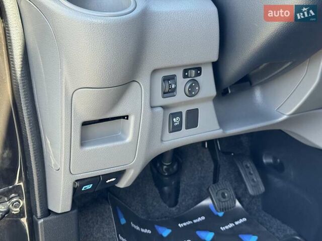 Черный Ниссан e-NV200, объемом двигателя 0 л и пробегом 32 тыс. км за 16900 $, фото 15 на Automoto.ua