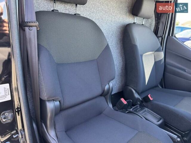 Черный Ниссан e-NV200, объемом двигателя 0 л и пробегом 32 тыс. км за 16900 $, фото 23 на Automoto.ua