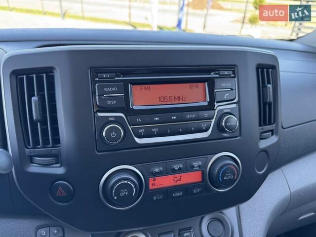 Черный Ниссан e-NV200, объемом двигателя 0 л и пробегом 32 тыс. км за 16900 $, фото 20 на Automoto.ua
