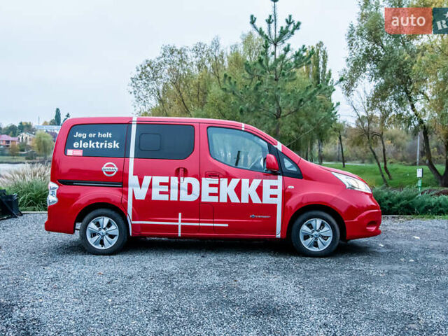 Червоний Ніссан e-NV200, об'ємом двигуна 0 л та пробігом 29 тис. км за 17400 $, фото 4 на Automoto.ua