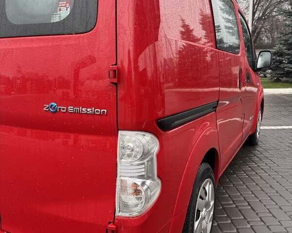 Червоний Ніссан e-NV200, об'ємом двигуна 0 л та пробігом 36 тис. км за 8990 $, фото 13 на Automoto.ua