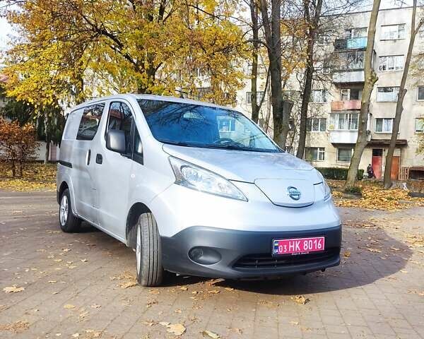 Сірий Ніссан e-NV200, об'ємом двигуна 0 л та пробігом 157 тис. км за 11699 $, фото 7 на Automoto.ua