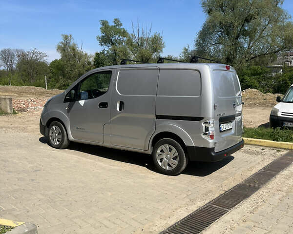 Серый Ниссан e-NV200, объемом двигателя 0 л и пробегом 111 тыс. км за 14700 $, фото 12 на Automoto.ua