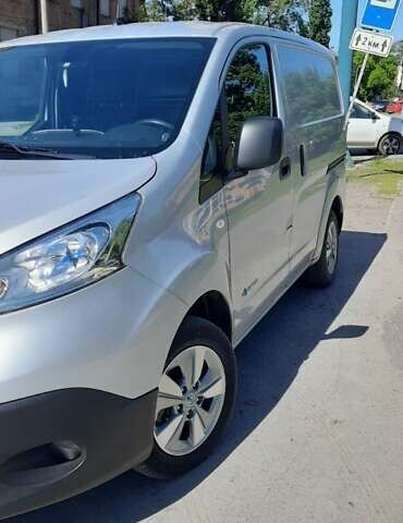 Сірий Ніссан e-NV200, об'ємом двигуна 0 л та пробігом 61 тис. км за 15100 $, фото 5 на Automoto.ua