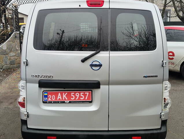 Серый Ниссан e-NV200, объемом двигателя 0 л и пробегом 114 тыс. км за 7999 $, фото 5 на Automoto.ua