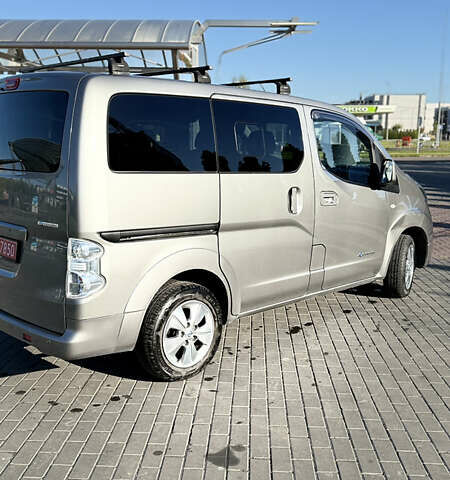 Серый Ниссан e-NV200, объемом двигателя 0 л и пробегом 102 тыс. км за 9300 $, фото 8 на Automoto.ua