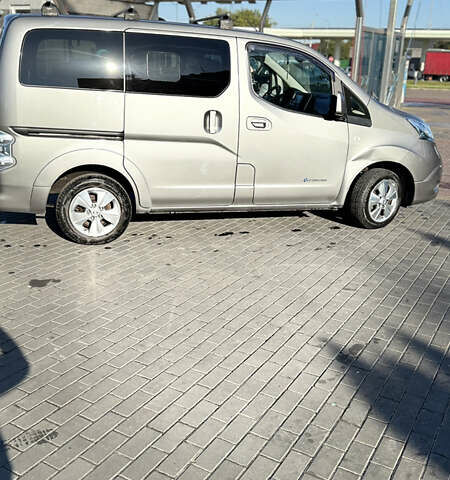 Серый Ниссан e-NV200, объемом двигателя 0 л и пробегом 102 тыс. км за 9300 $, фото 9 на Automoto.ua