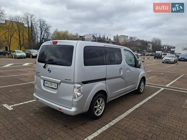 Серый Ниссан e-NV200, объемом двигателя 0 л и пробегом 126 тыс. км за 9950 $, фото 2 на Automoto.ua