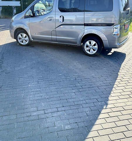 Серый Ниссан e-NV200, объемом двигателя 0 л и пробегом 102 тыс. км за 9300 $, фото 3 на Automoto.ua