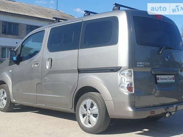 Сірий Ніссан e-NV200, об'ємом двигуна 0 л та пробігом 94 тис. км за 13200 $, фото 5 на Automoto.ua