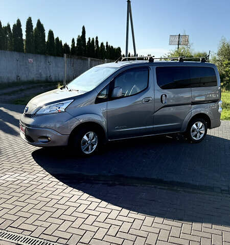 Серый Ниссан e-NV200, объемом двигателя 0 л и пробегом 102 тыс. км за 9300 $, фото 2 на Automoto.ua