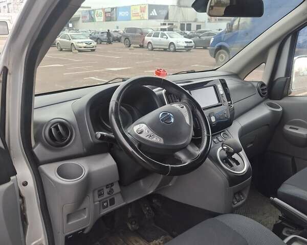 Серый Ниссан e-NV200, объемом двигателя 0 л и пробегом 126 тыс. км за 9950 $, фото 10 на Automoto.ua