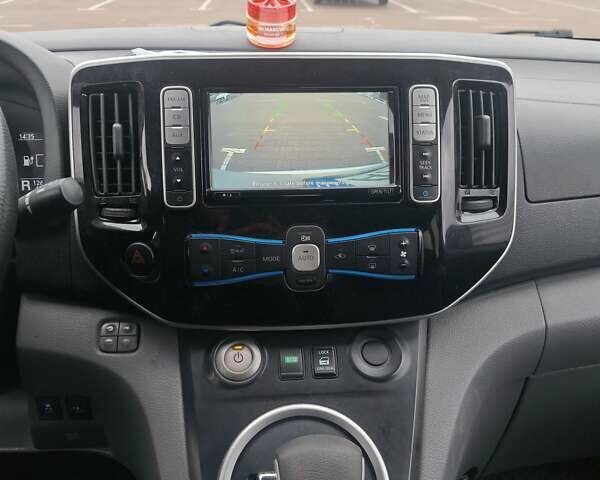Серый Ниссан e-NV200, объемом двигателя 0 л и пробегом 126 тыс. км за 9950 $, фото 12 на Automoto.ua