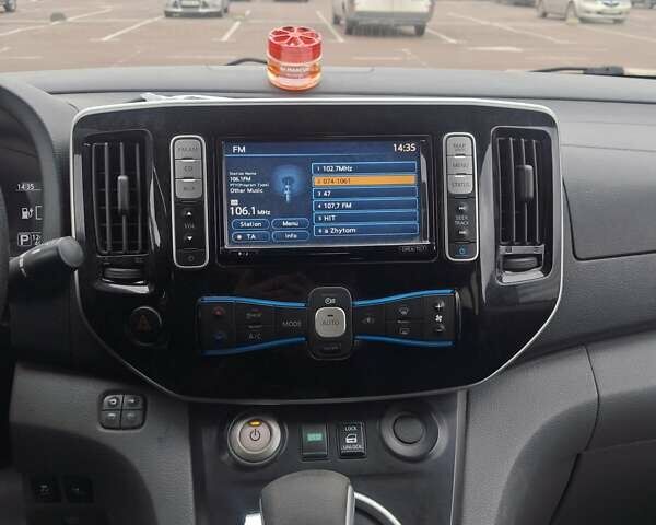 Серый Ниссан e-NV200, объемом двигателя 0 л и пробегом 126 тыс. км за 9950 $, фото 11 на Automoto.ua