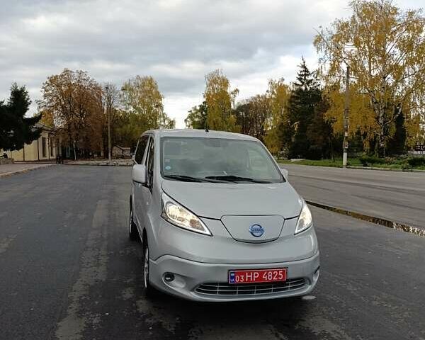 Серый Ниссан e-NV200, объемом двигателя 0 л и пробегом 99 тыс. км за 15900 $, фото 10 на Automoto.ua